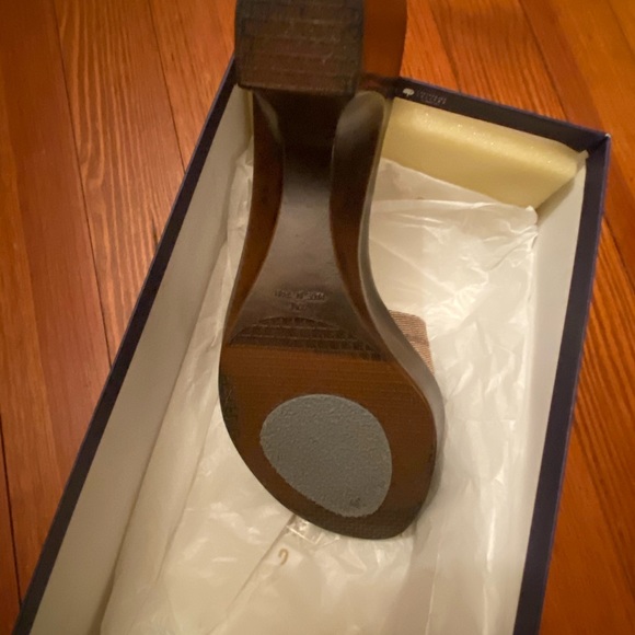 Like new! Stuart Weitzman platform slides - Picture 6 of 6